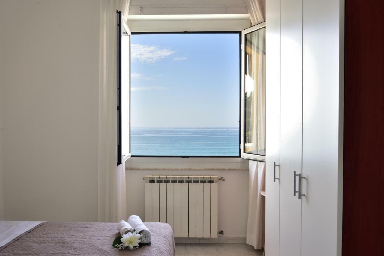 레리치 Il Faro Dei Poeti 아파트 외부 사진